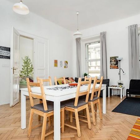 Bright, Spacious Apartment In The Historic Centre Прага Екстер'єр фото